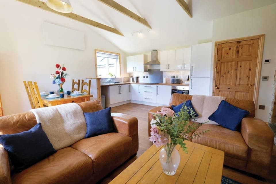 Pen Dragon - 2 Bedroom Cottage - Pen-Clawdd (2825)