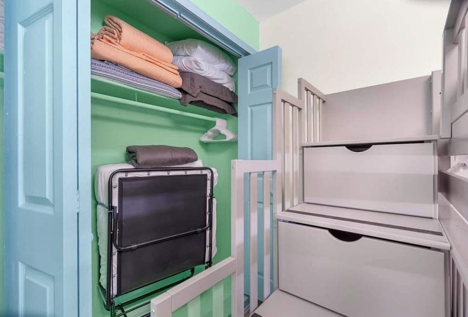 Bedroom 3: Roll away cot!