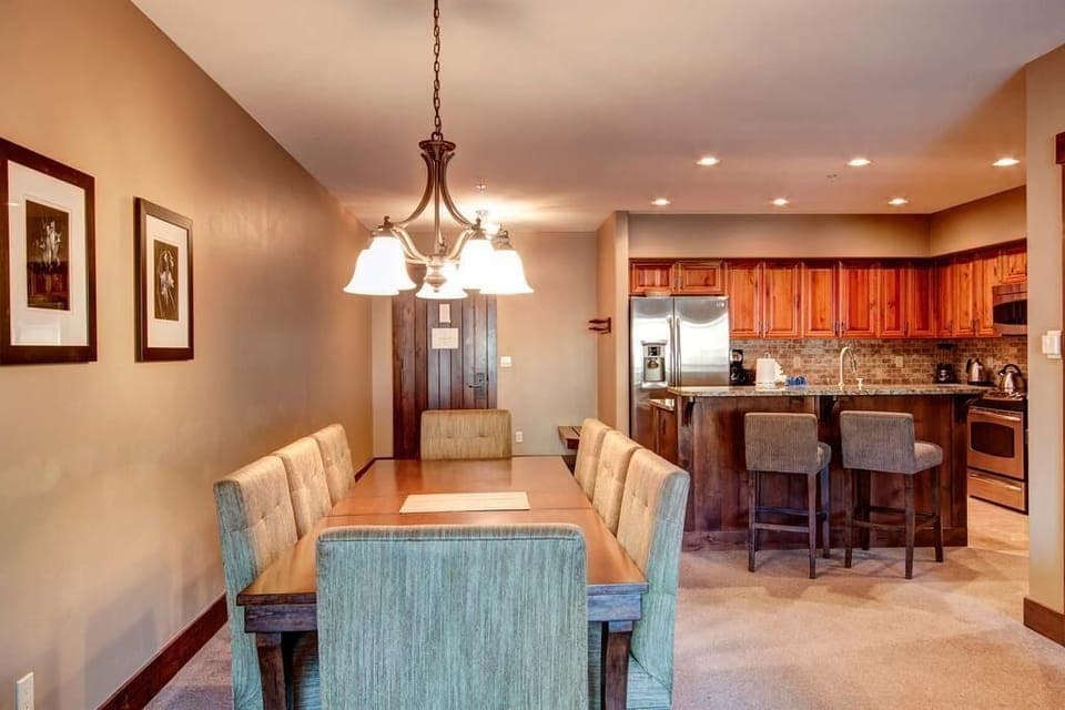 Breckenridge Crystal Peak Lodge Unit 7403 Dining Area