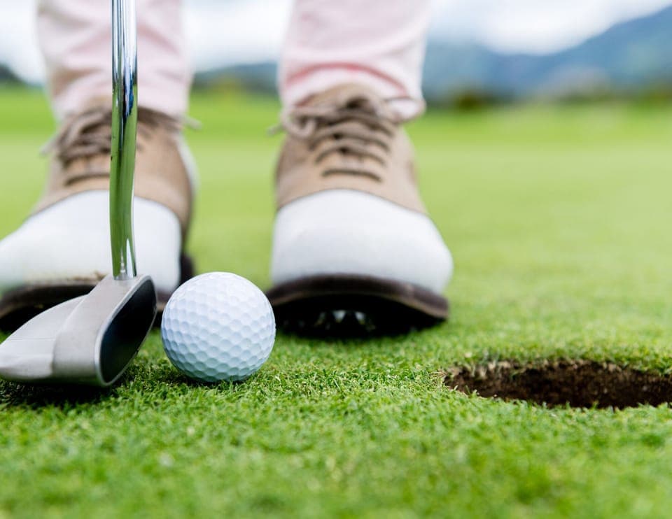 18 and 9 holes golf clubs within a 1km