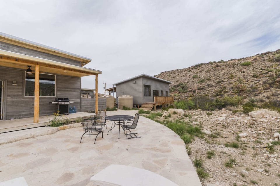 Main Cabin & Bunkhouse