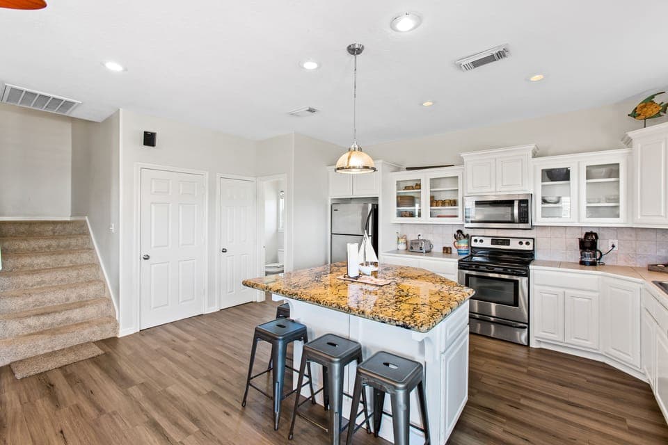 Cook and dine in this spacious kitchen!
