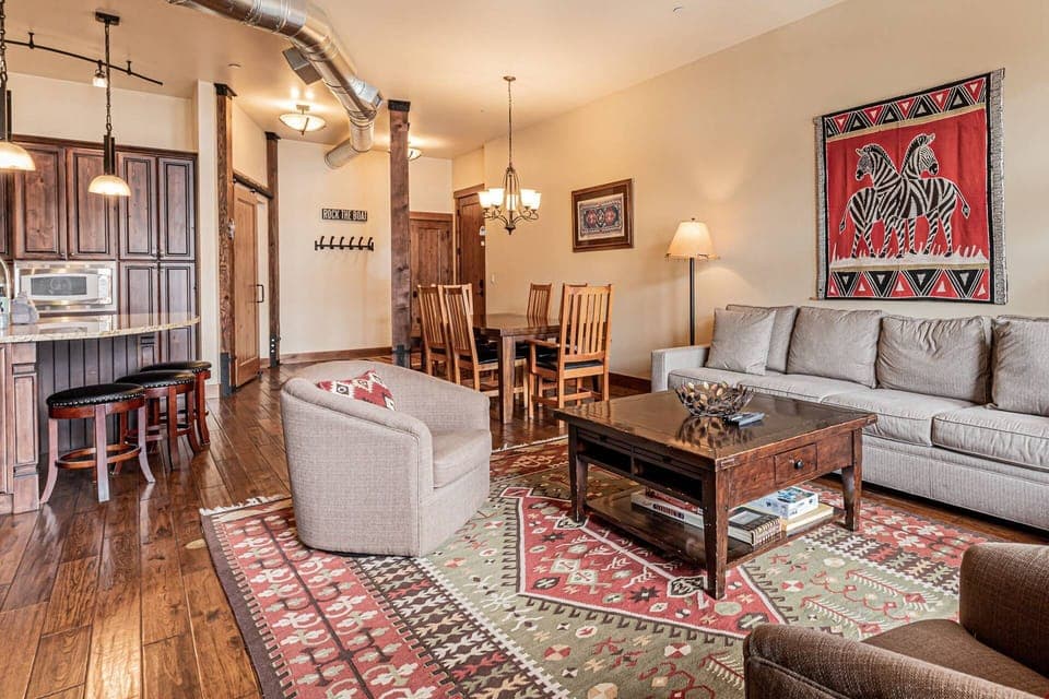 Open floor plan to enjoy time with your company and entertain