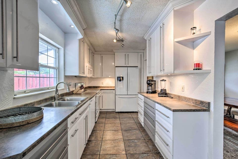 Kitchen | Blender | Drip Coffee Maker | Microwave | Toaster