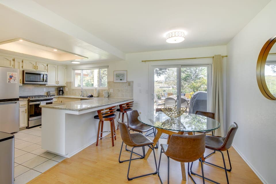 Dining Area | Dishware/Flatware