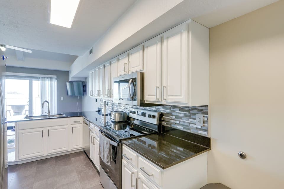 Kitchen | Recently Renovated Interior