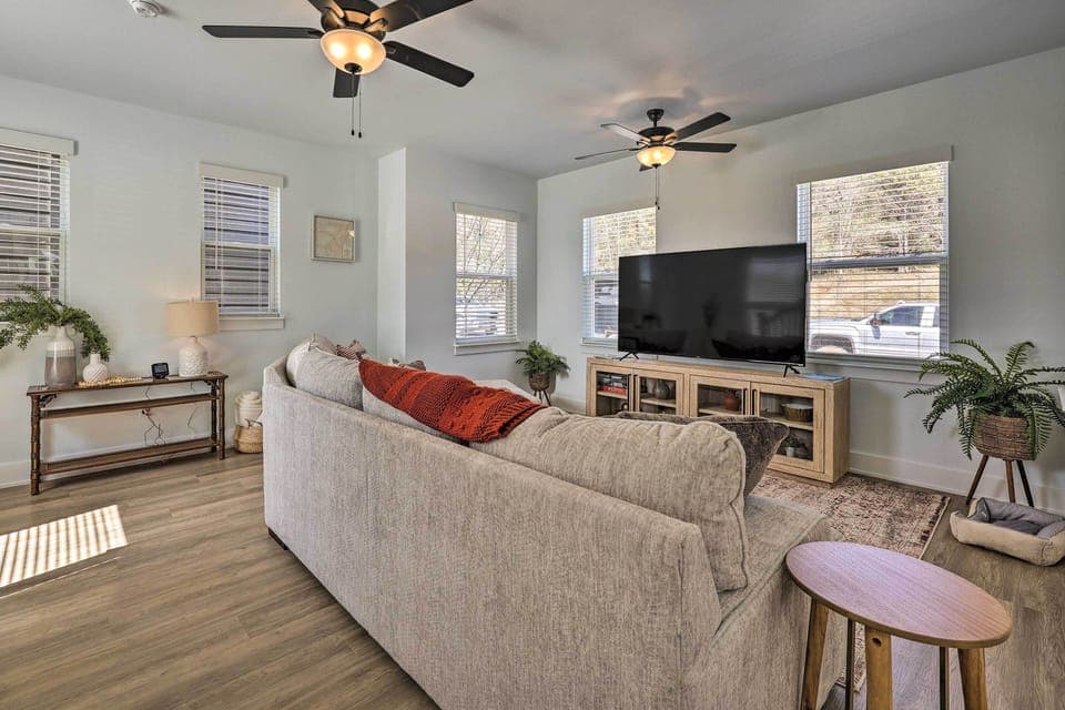 Fayetteville Vacation Rental | 2BR | 2.5BA | Stairs Required | 1,270 Sq Ft