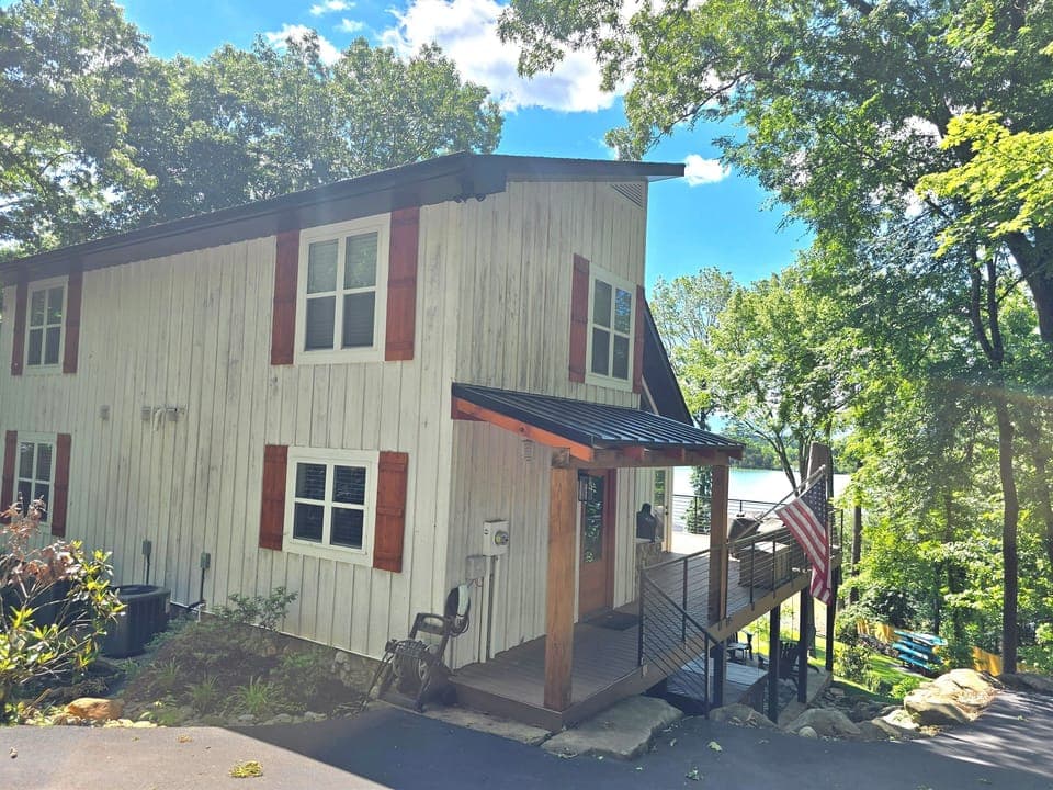 Perfect Retreat, Lone Oak Lakehouse