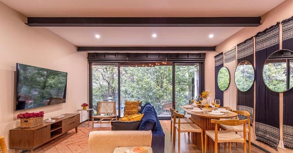 Furnishings, decor and amenities may slightly vary.
