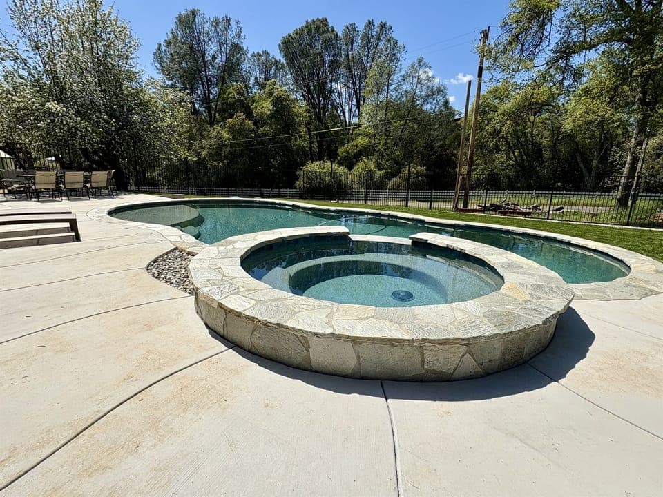 Pool and Hot Tub. Heating Fees apply.