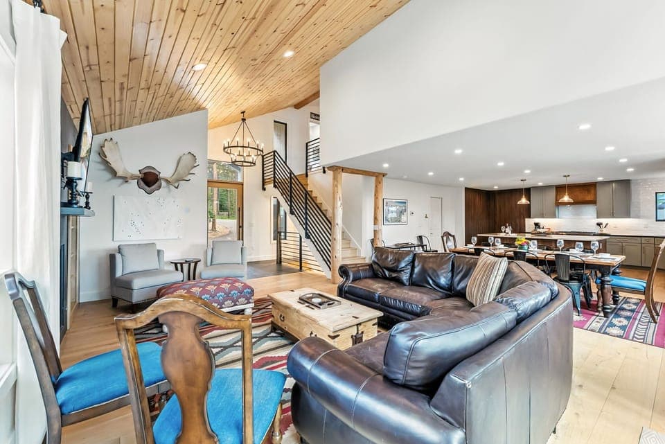 Living room: Gas fireplace, Smart TV (50”), Yamaha sound bar, radiant floor heat, no A/C