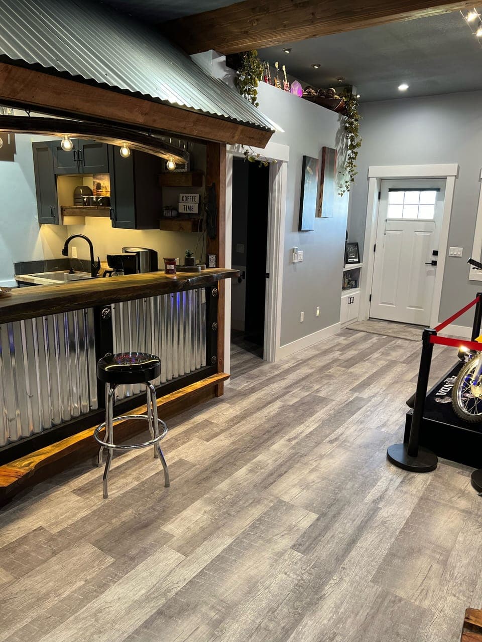 Entryway coming into Bar & Dancefloor.