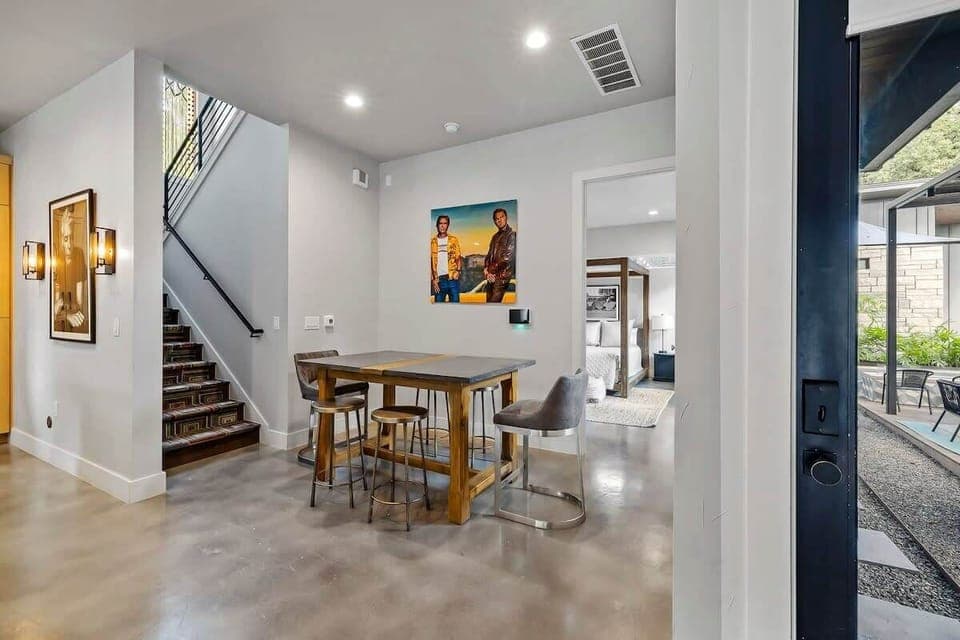 Breakfast nook seating for 6