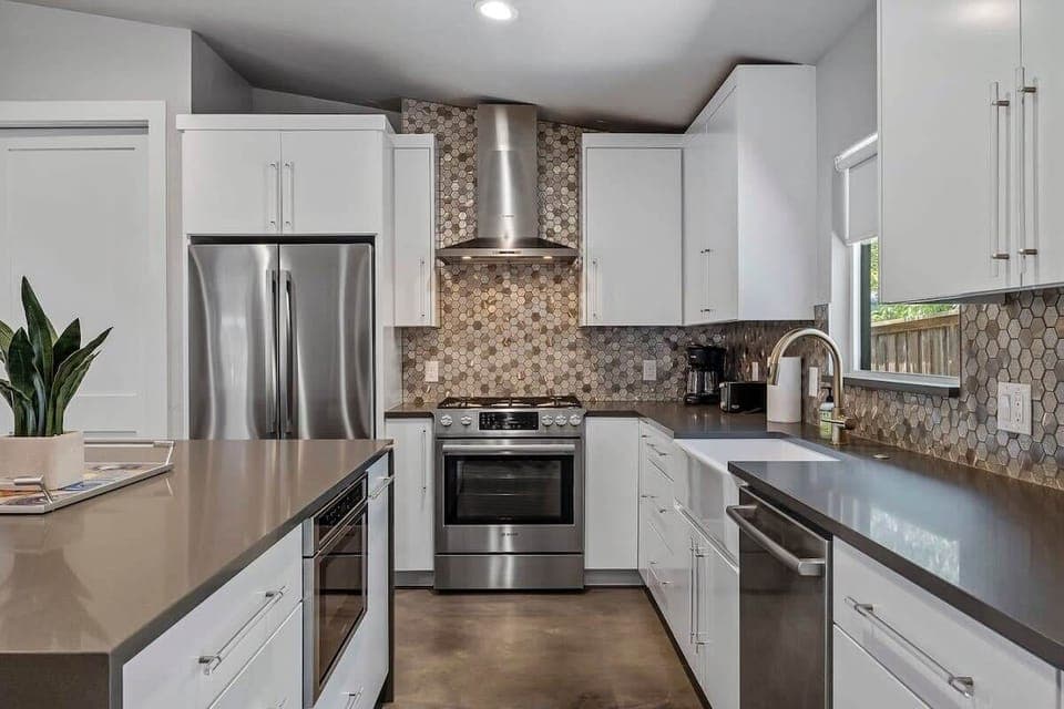 Kitchen 2 in back house