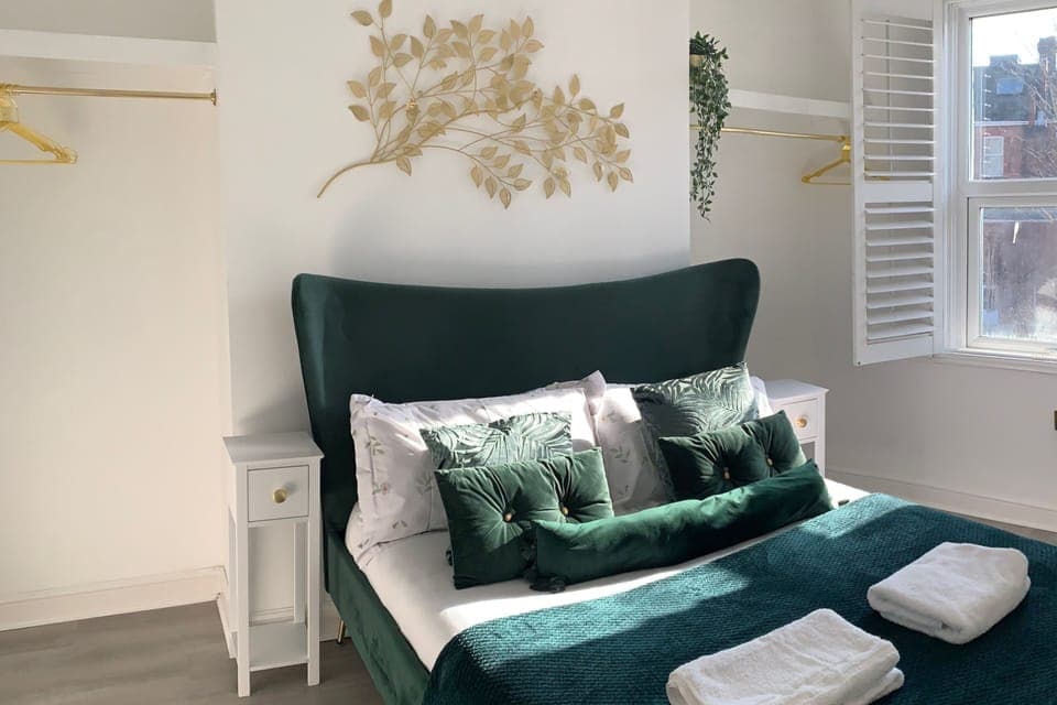 Bedroom 2 | Double Bed | Bedroom With Sink 