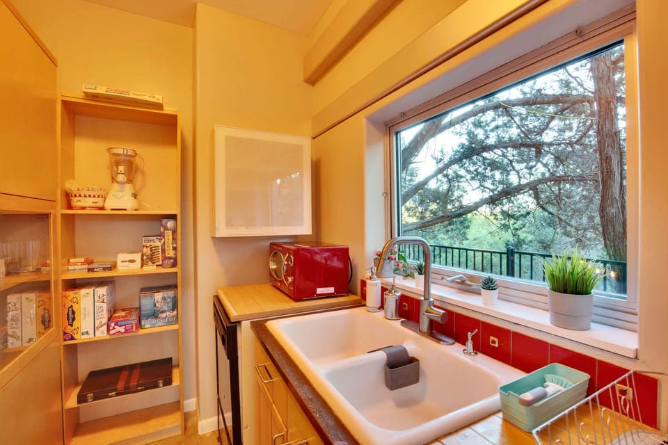 Butlers pantry. 