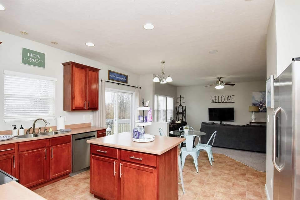 A clean and stylish design invites you to cook and entertain with ease.