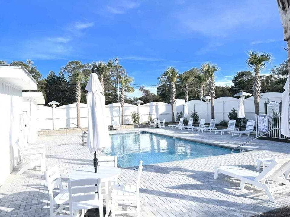 Relaxing day at the Pool!