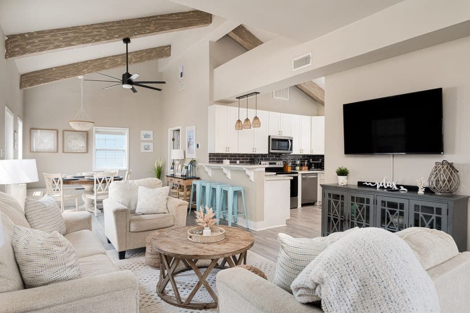 Large open floor plan downstairs gives you and your guests plenty of space to relax and unwind