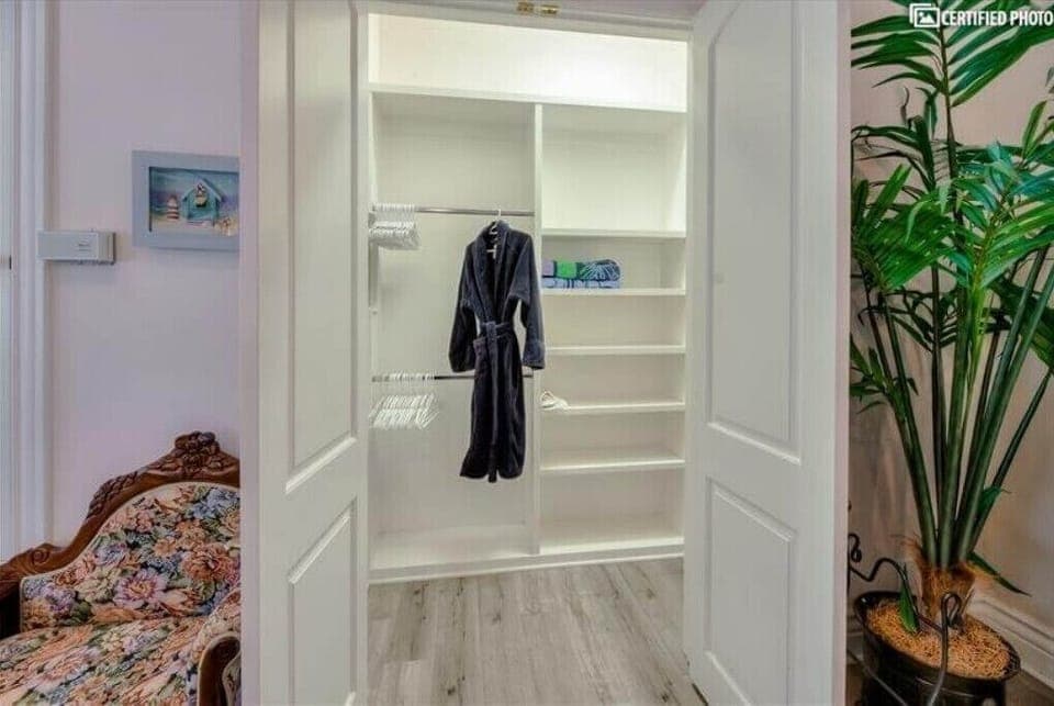 Roomy Closet 