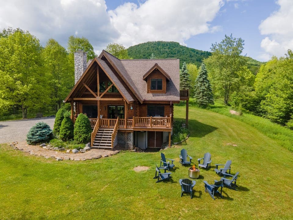 Beautifully constructed log cabin nestled on nearly 5 acres overlooking Snowshoe's Western Territory.