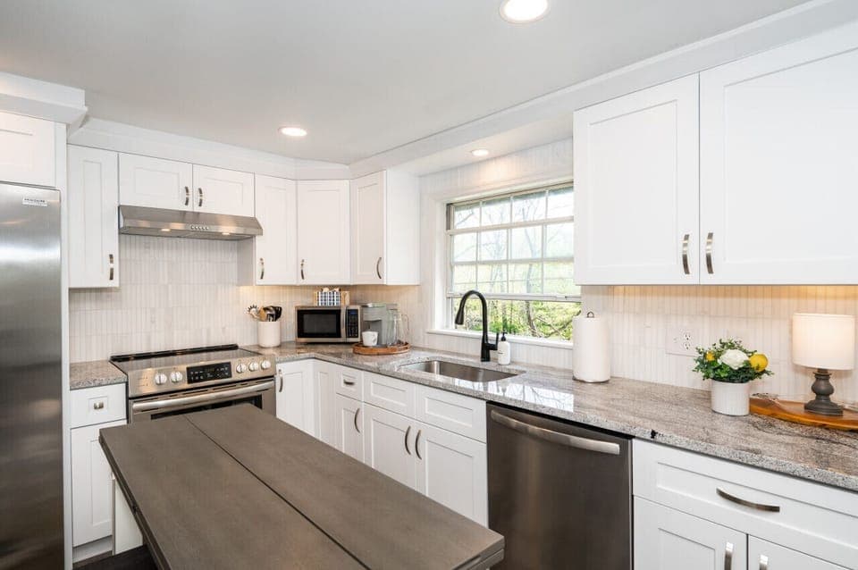 Fully Stocked Kitchen!