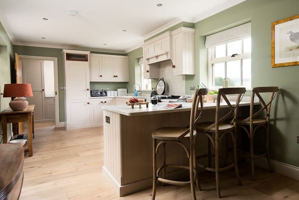 Risingham House - kitchen with sociable breakfast bar