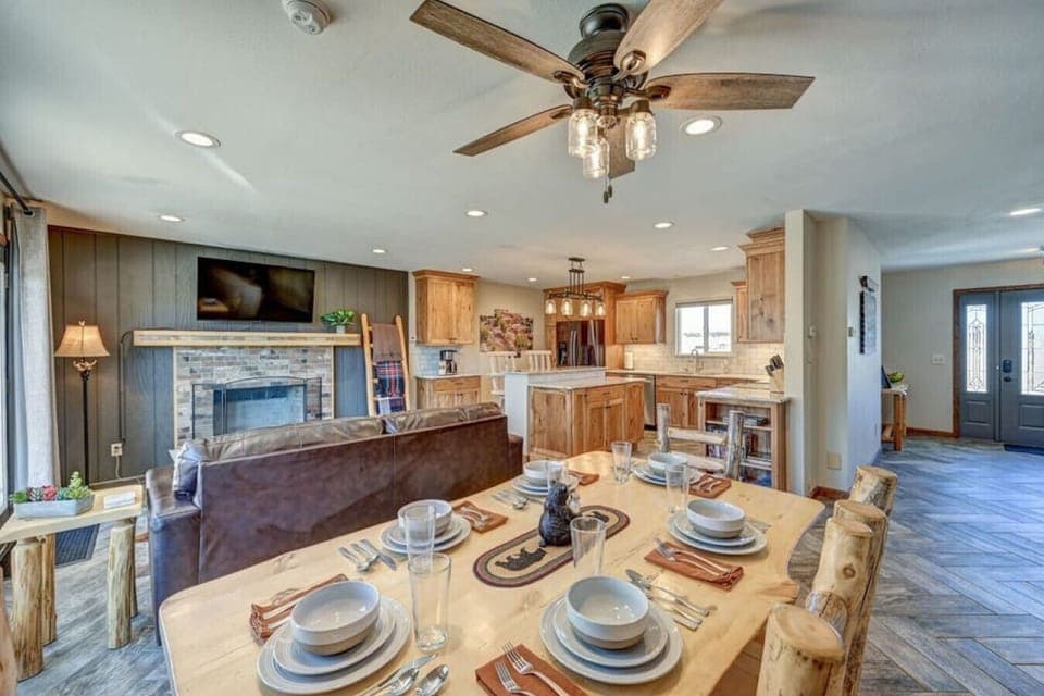 Invite your friends and family to stay at The Great Salida Getaway