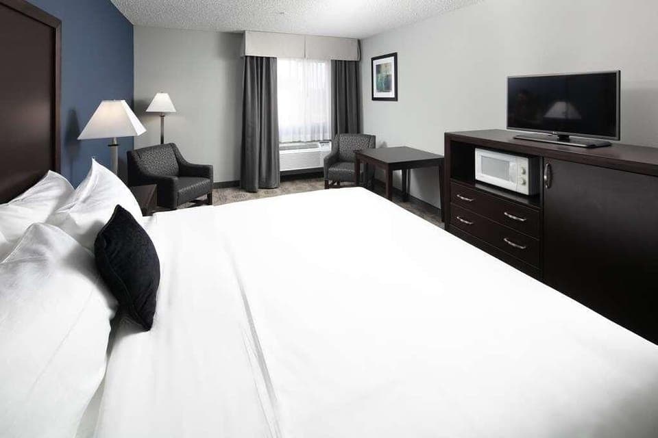 Comfortable King size bed, perfect escape after a long day of sightseeing
