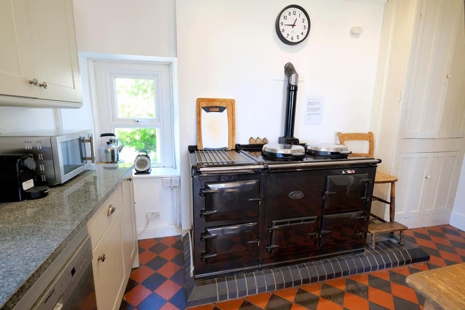 The Retreat - 5 Bedroom House - Horton (2900)