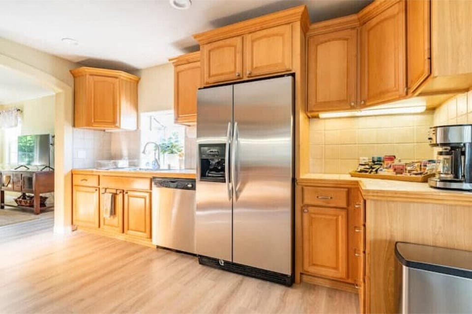 Full kitchen with coffee making facilities