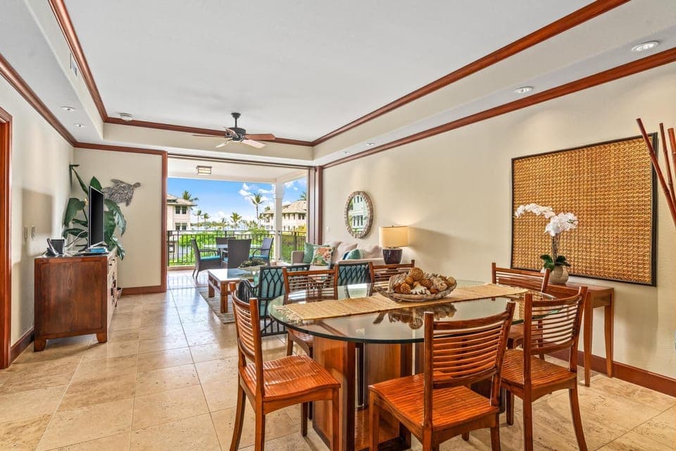 Peaks of the ocean while at the dining table