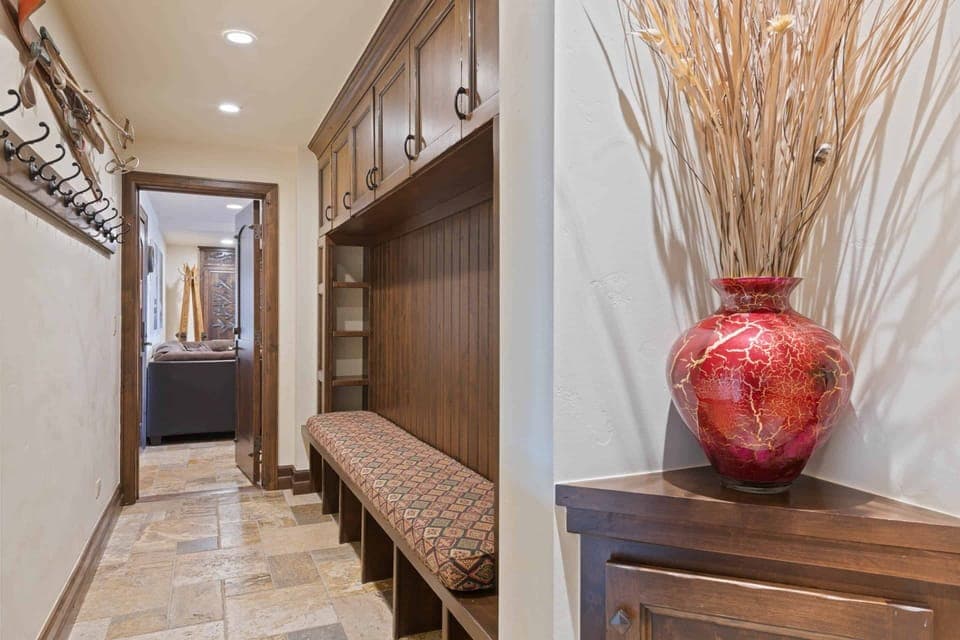 1682614997326-1697-4