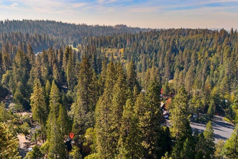 Indulge in the epitome of relaxation at the top-rated Airbnb in the Sierra Nevada mountains! Unwind in comfort and serenity amidst the breathtaking beauty of nature, making it the perfect escape for a tranquil retreat. ️ #RelaxationHaven 