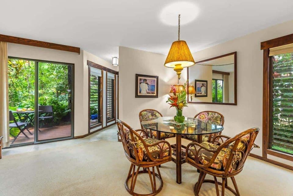 Dining Area and Front Lanai