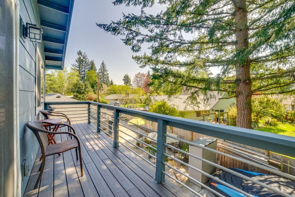 Bellevue Vacation Rental | 3BR | 1BA | 1,000 Sq Ft | Stairs Required