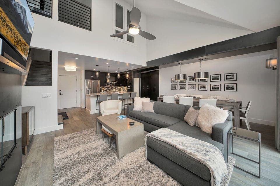 Living Area - Blue Mesa 2 - Vivid Vacation Rentals Telluride - Living Area - Blue Mesa 2 - Vivid Vacation Rentals Telluride