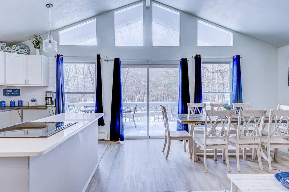 Hang out with your large group of family and friends in this open concept living