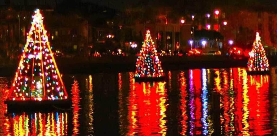 Naples Christmas lights - fun traditions to walk around and see the trees on the water and the decorated houses.