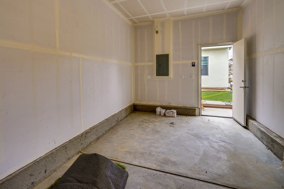 Parking | Garage (1 Vehicle) | Street Parking (First-Come, First-Served)