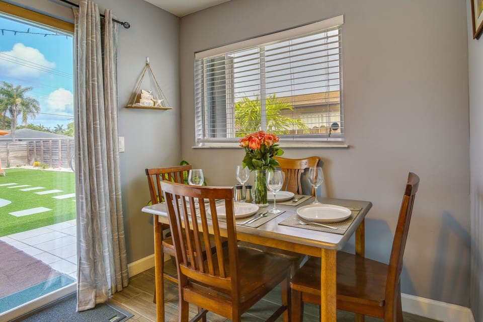 Dining Area | Dishware/Flatware