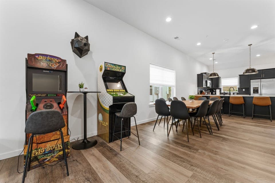 Big family? No problem! There’s room for 16 to dine, laugh, and gather at once.