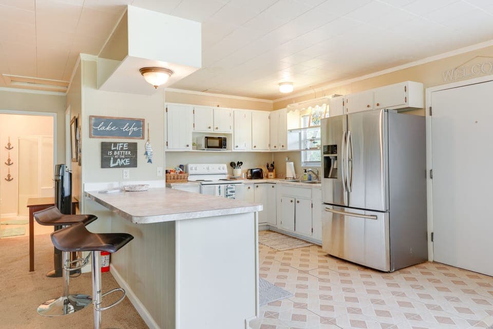 Kitchen | Outdoor Dining Areas | Pets Welcome | Free WiFi