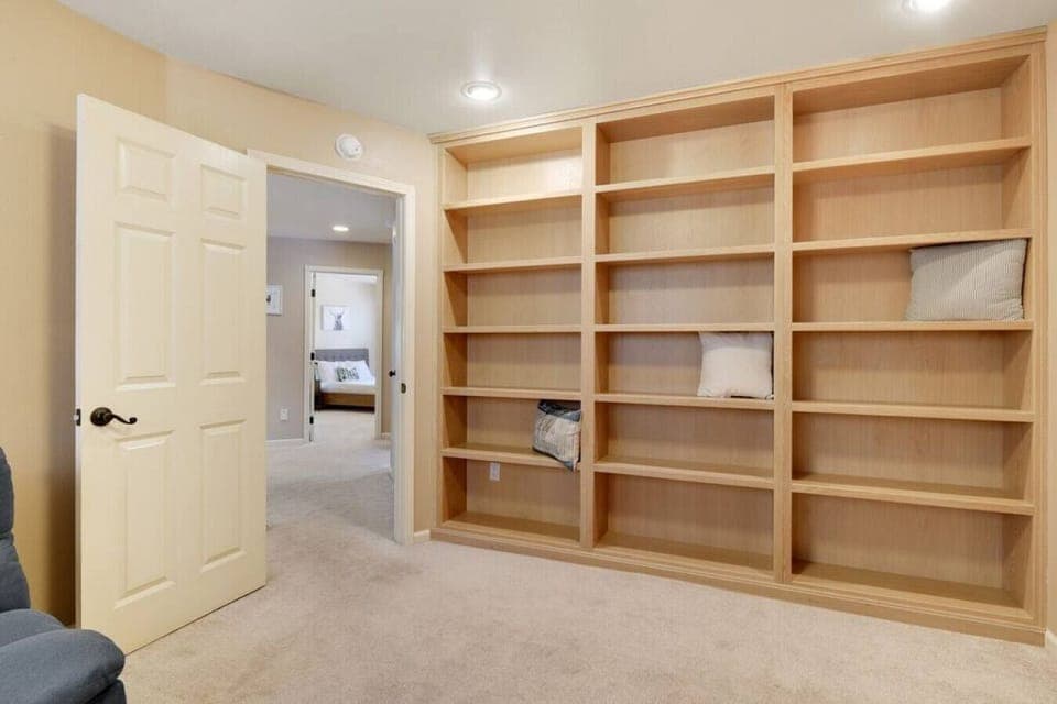Another view off office/bedroom 4
