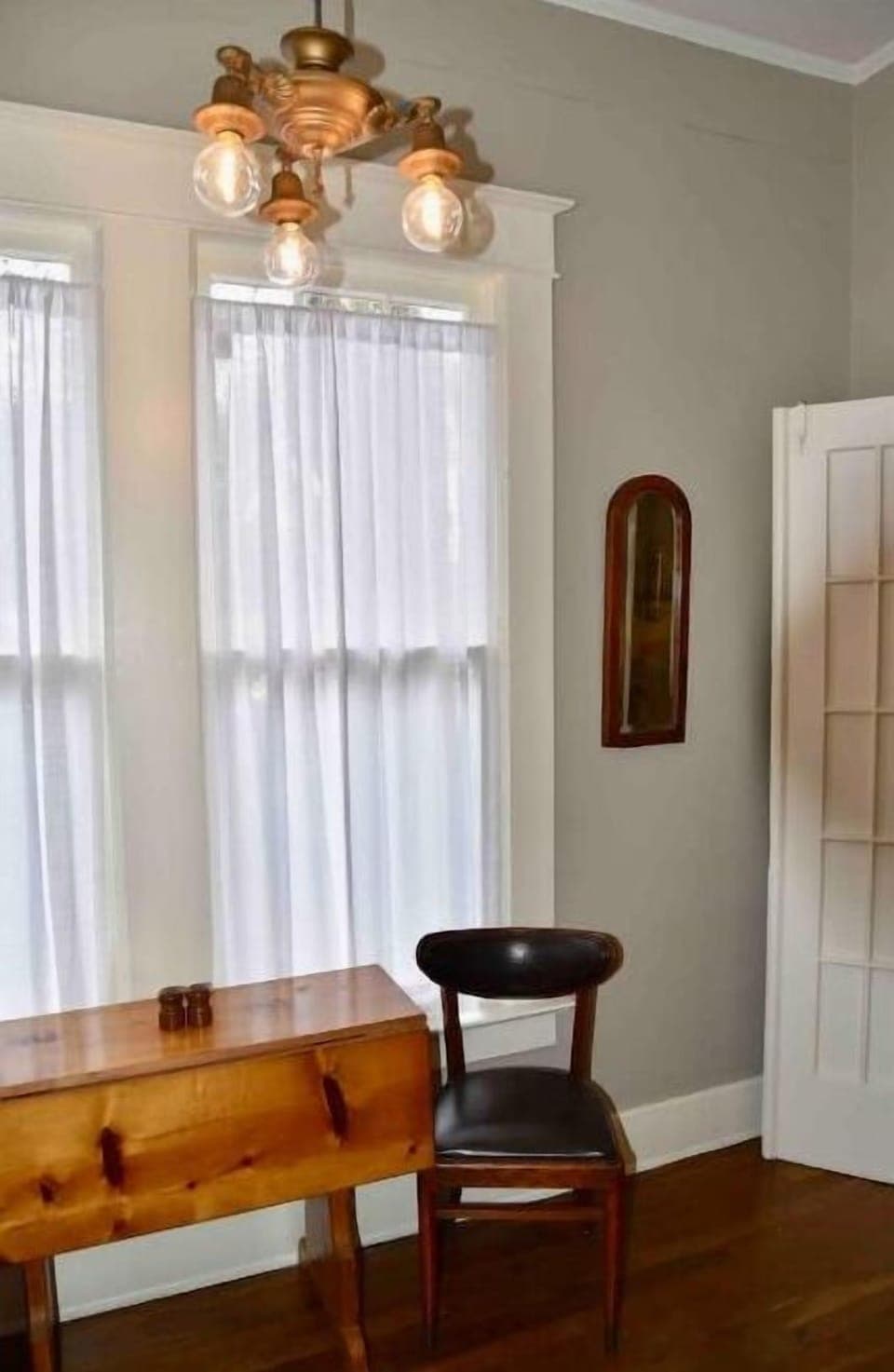 Breakfast area off kitchen 