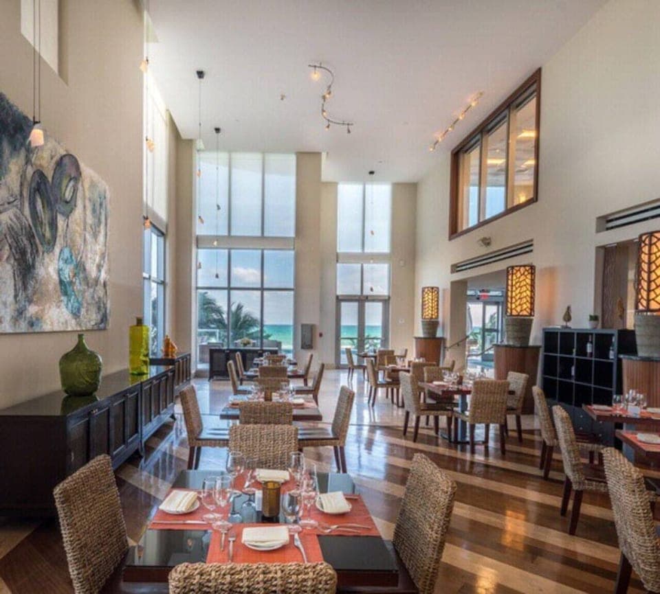 On-site café offering fresh options for breakfast and snacks.