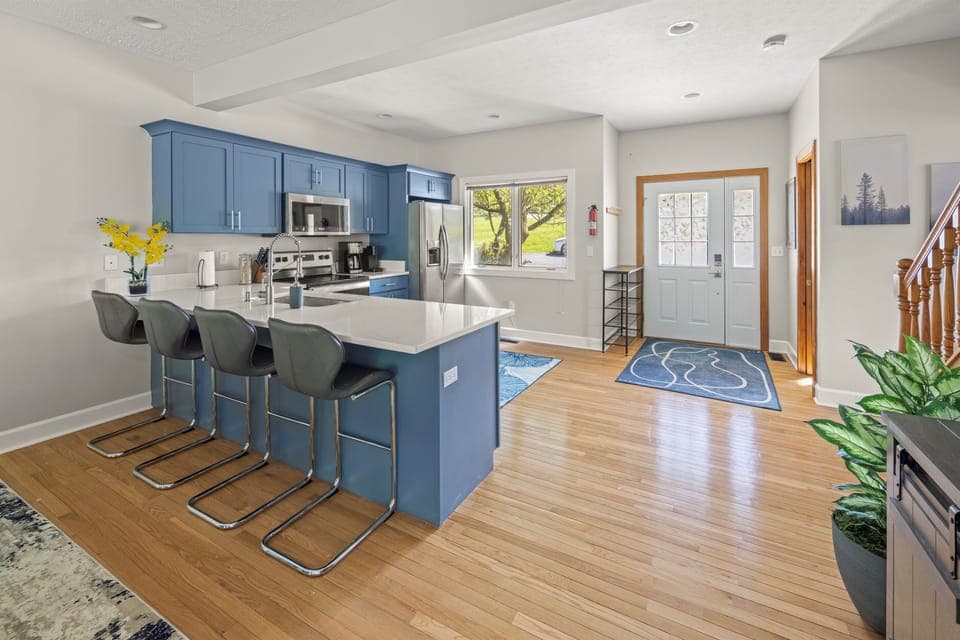 Full Kitchen with seating