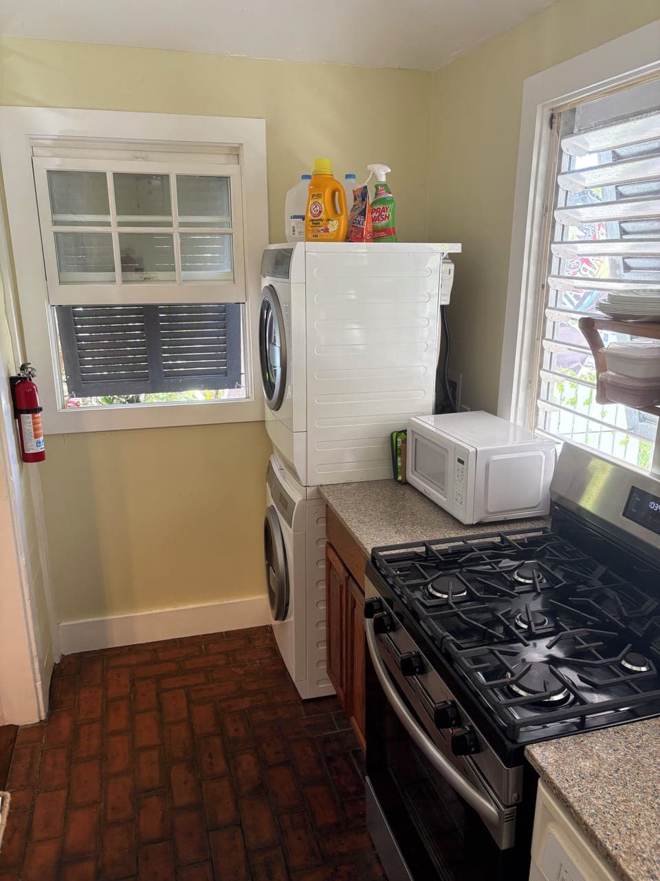 Washer/dryer and brand new stove