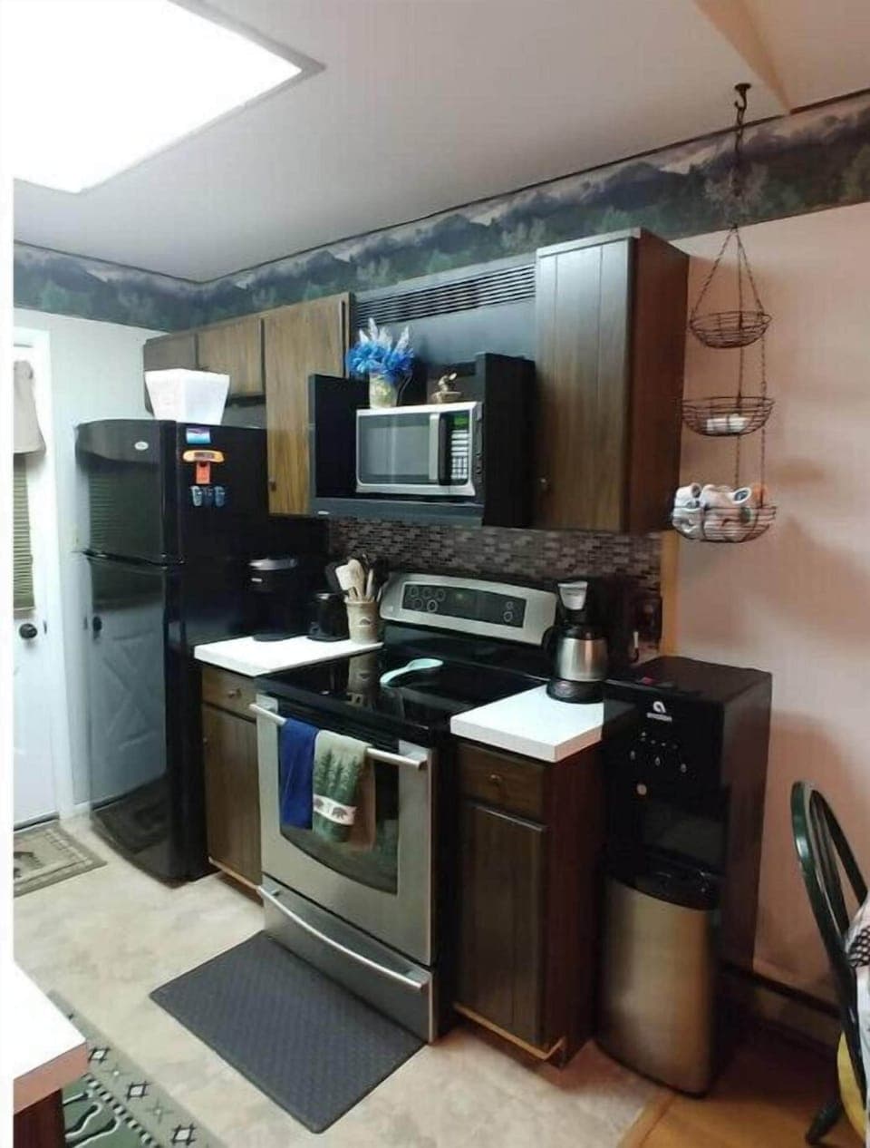 Cabin has a regular coffee maker, a Keurig coffee maker, coffee pods, & creamer.