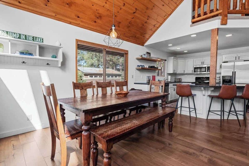 Dining area plenty of space for games. 